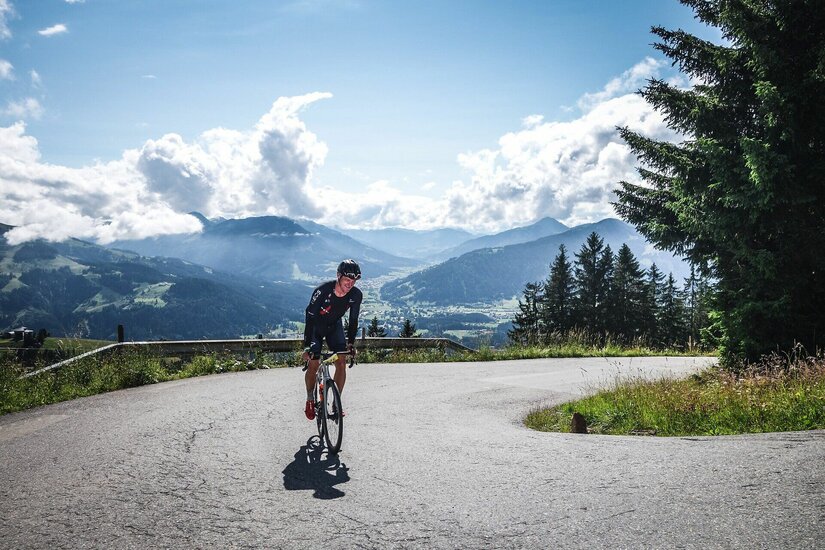 Mit 216 Kilometern und 4600 Höhenmetern ist der Kitzbüheler Radmarathon eine Herausforderung