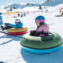 Kinder-Snowtubing