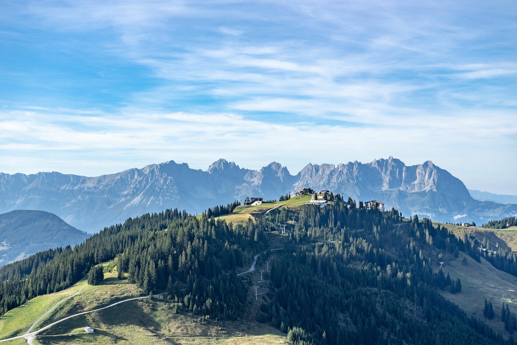 Landschaft Panorama Hahnenkamm Herbst Bergstation (c) Kitzbuehel Tourismus (6) DerHahnenkamm im wunderschönen Kitzbühel