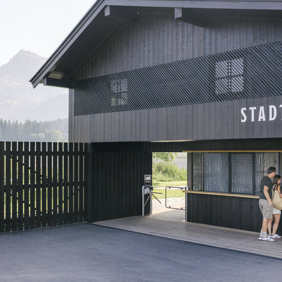 Schwimmen im Schwarzsee in Kitzbühel