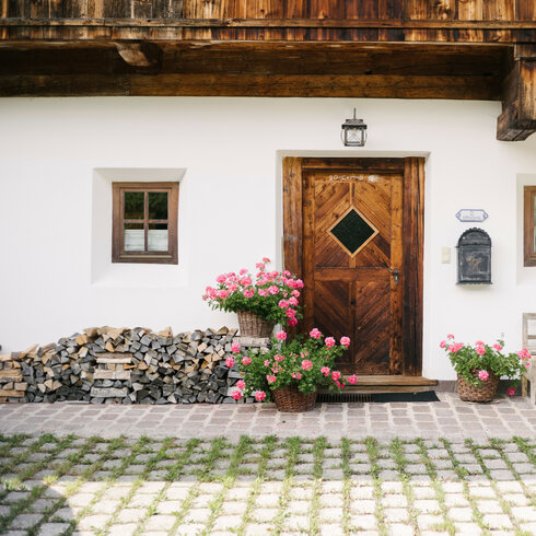 Tradition Elemente Kitzbuehel Sommer Bauernhaus (c) Kitzbuehel Tourismus (24) Gästehäuser